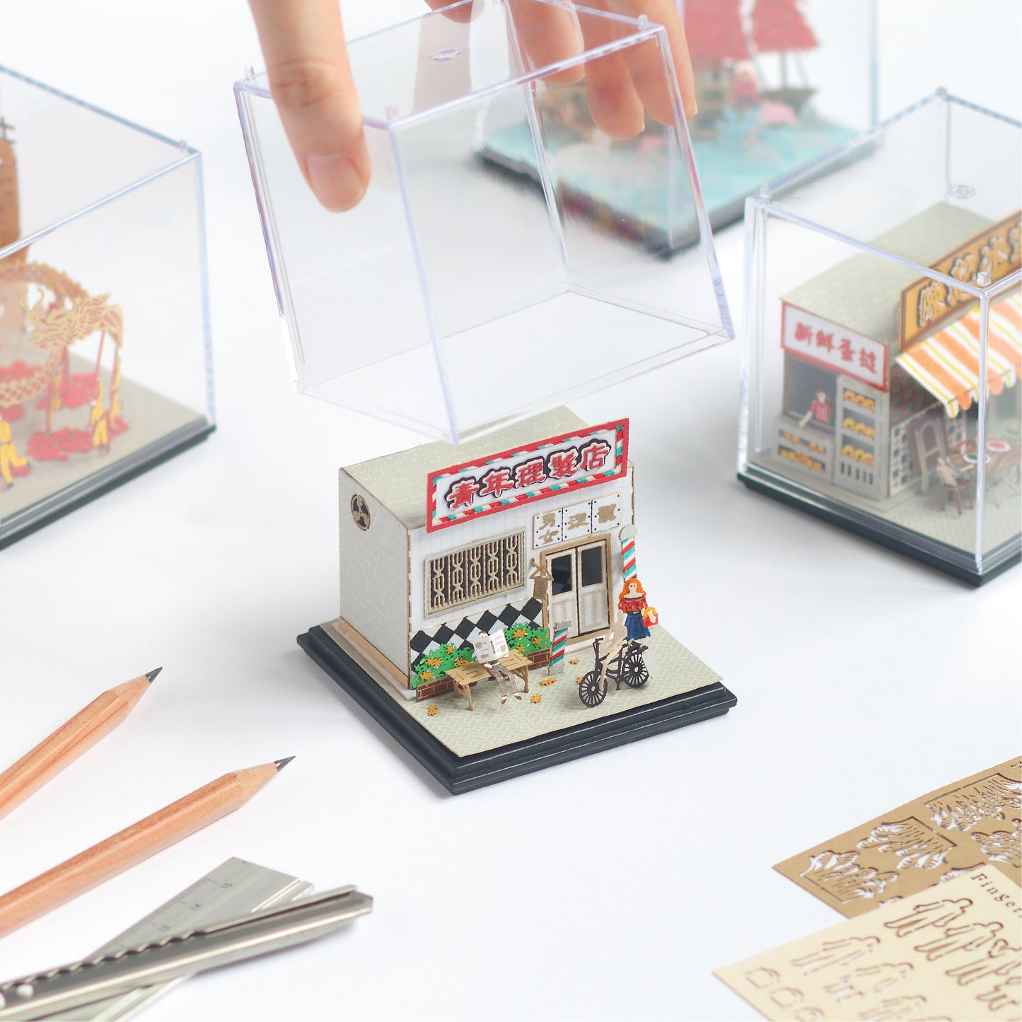 Barber shop - FingerART Paper Miniature Model (HK-582)
