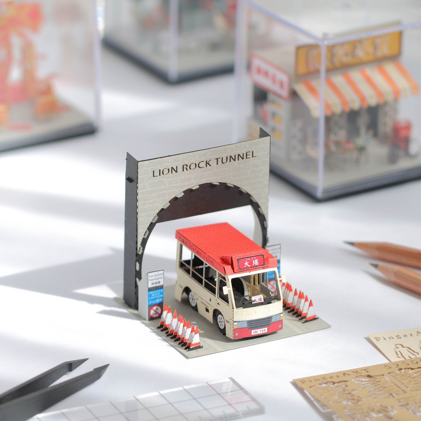 Red Minibus - FingerART Paper Miniature Model (HK-589)