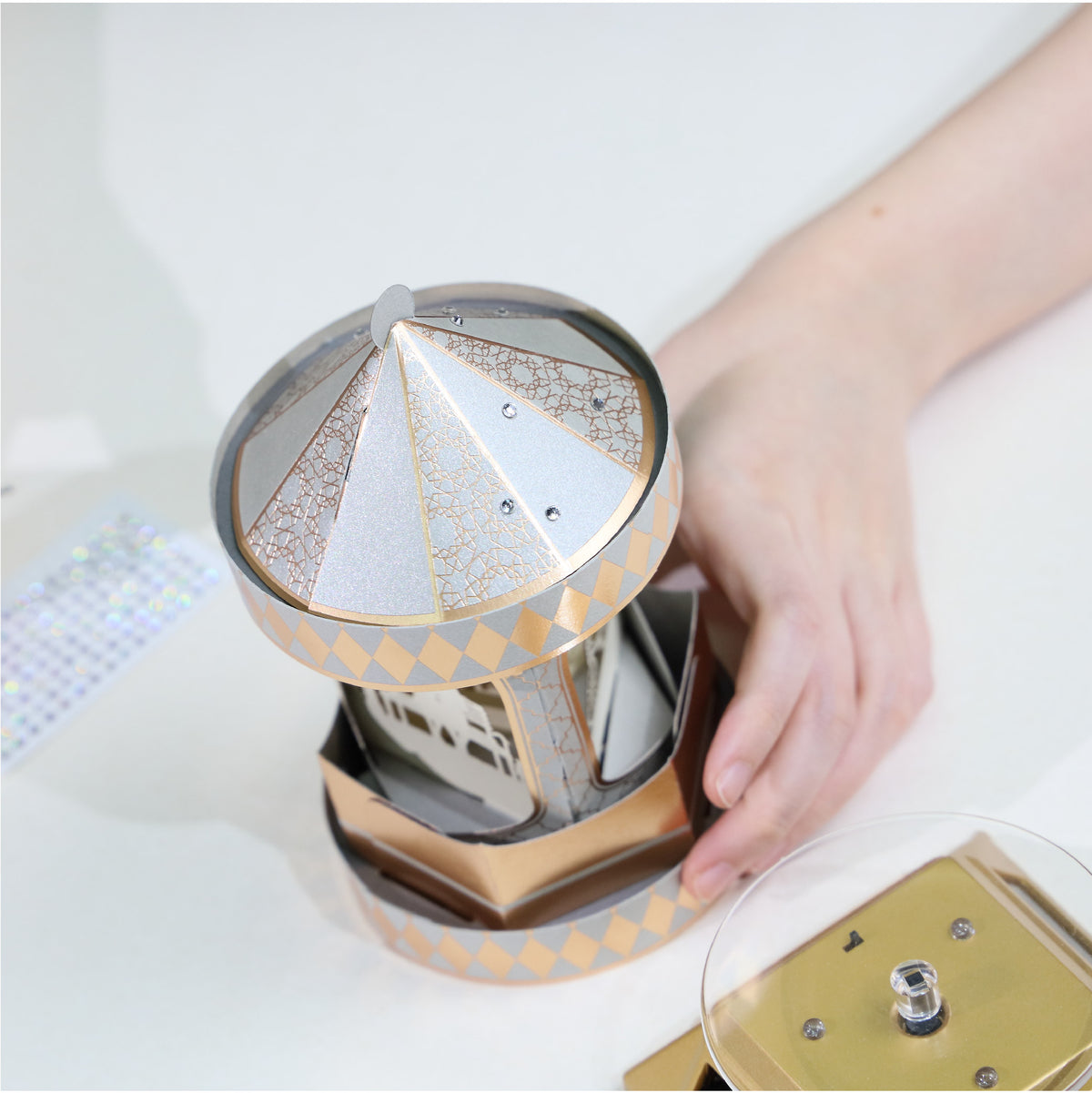 FingerART Endless-Go-Round  - Solar Rotating Paper Art Model
